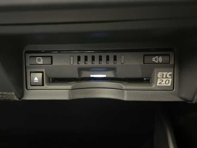 トヨタ クラウン ハイブリッド RS アドバンス 神奈川県 2021(令3)年 1万km プレシャスホワイトパール ムーンルーフ/メーカー8型ナビ/AM　FM　フルセグ　Blu-ray　DVD　CD　microSD　MSV　USB　MiraCast/バックカメラ/トヨタセーフティセンス/レーダークルーズコントロール/ブラインドスポットモニター/革巻ステアリング/ステアリングヒーター/パドルシフト/ステアリングリモコン/合皮革シート/前席パワーシート（運転席2メモリ）/前席シートヒーター・ベンチレーション/左右独立温度設定機能/ビルトインETC2.0/DRIVE　MODE/後席充電用USBポート×2/自動防眩インナーミラー/トランクイージークローザー/スマートキー×2/カードキー×1/新車時保証書/取扱説明書/サイドミラーヒーター/純正LEDヘッドライト/フォグランプ/リアスポイラー/純正18インチアルミ/LTA（レーントレーシングアシスト）/プリクラッシュセーフティ/クリアランスソナー/史アクロストラフィックアラート/パーキングサポート/RSA（ロードサインアシスト）/先行車発進告知