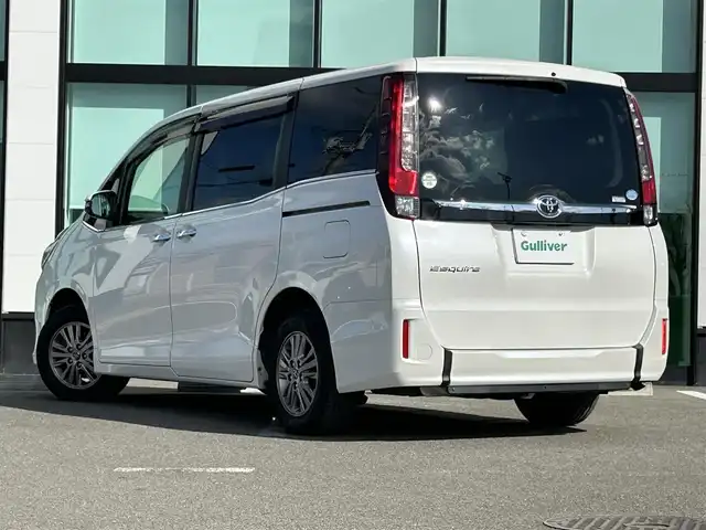 トヨタ エスクァイア Xi 和歌山県 2016(平28)年 6.9万km ホワイトパールクリスタルシャイン 福祉車両/社外ナビ/フルセグTV/バックカメラ/両側パワースライドドア/プリクラッシュセーフティー/クリアランスソナー/アイドリングストップ/リアサンシェード/純正アルミホイール/純正フロアマット/LEDヘッドライト/オートライト/オートマチックハイビーム