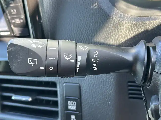 トヨタ エスクァイア Xi 和歌山県 2016(平28)年 6.9万km ホワイトパールクリスタルシャイン 福祉車両/社外ナビ/フルセグTV/バックカメラ/両側パワースライドドア/プリクラッシュセーフティー/クリアランスソナー/アイドリングストップ/リアサンシェード/純正アルミホイール/純正フロアマット/LEDヘッドライト/オートライト/オートマチックハイビーム