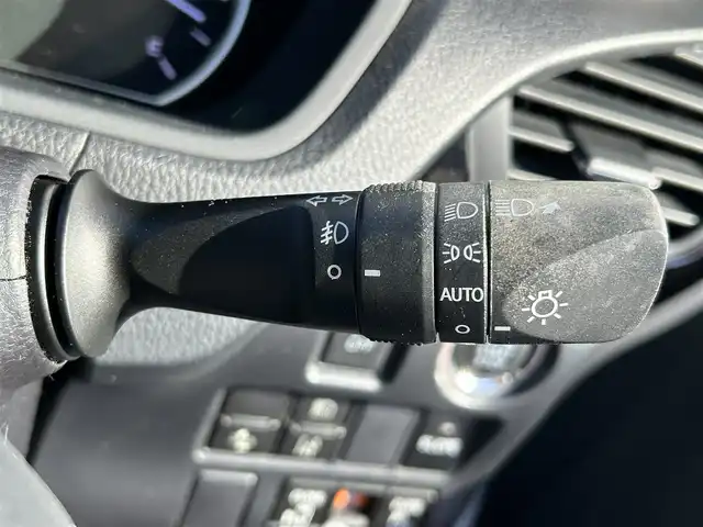 トヨタ エスクァイア Xi 和歌山県 2016(平28)年 6.9万km ホワイトパールクリスタルシャイン 福祉車両/社外ナビ/フルセグTV/バックカメラ/両側パワースライドドア/プリクラッシュセーフティー/クリアランスソナー/アイドリングストップ/リアサンシェード/純正アルミホイール/純正フロアマット/LEDヘッドライト/オートライト/オートマチックハイビーム