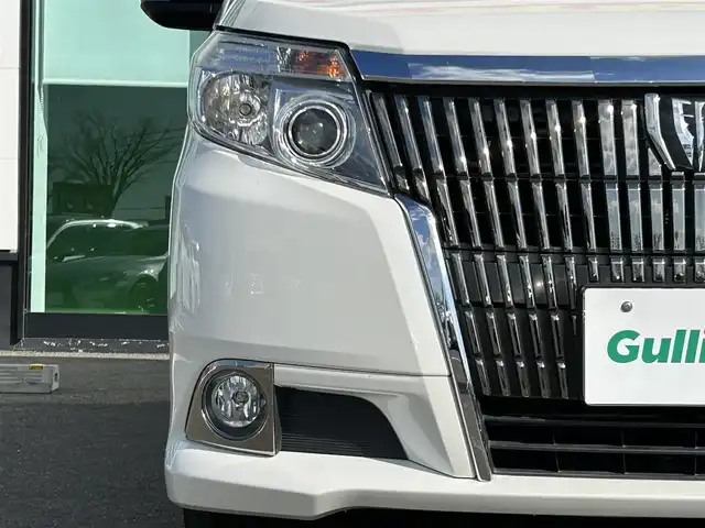 トヨタ エスクァイア Xi 和歌山県 2016(平28)年 6.9万km ホワイトパールクリスタルシャイン 福祉車両/社外ナビ/フルセグTV/バックカメラ/両側パワースライドドア/プリクラッシュセーフティー/クリアランスソナー/アイドリングストップ/リアサンシェード/純正アルミホイール/純正フロアマット/LEDヘッドライト/オートライト/オートマチックハイビーム