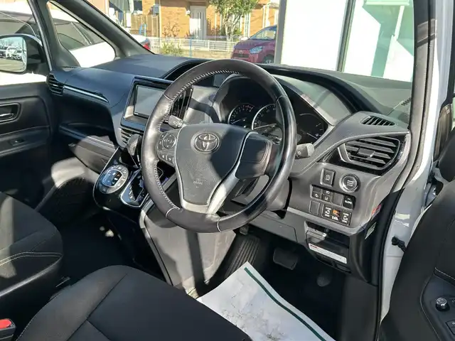 トヨタ エスクァイア Xi 和歌山県 2016(平28)年 6.9万km ホワイトパールクリスタルシャイン 福祉車両/社外ナビ/フルセグTV/バックカメラ/両側パワースライドドア/プリクラッシュセーフティー/クリアランスソナー/アイドリングストップ/リアサンシェード/純正アルミホイール/純正フロアマット/LEDヘッドライト/オートライト/オートマチックハイビーム