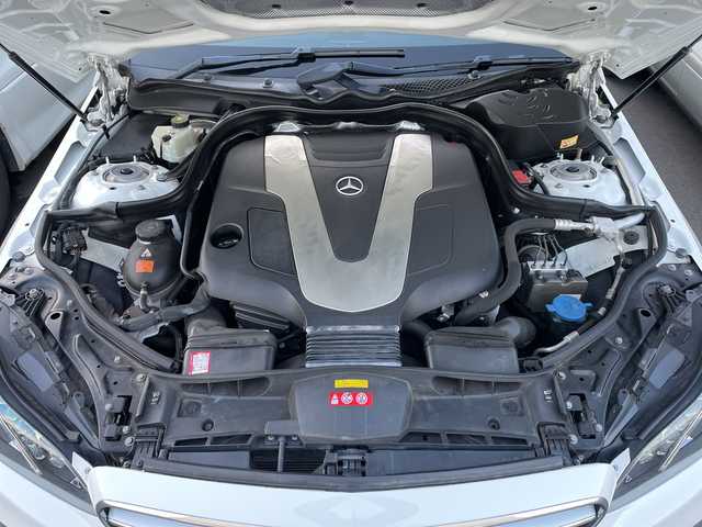 メルセデス・ベンツ Ｅ３５０ ブルーテック アバンギャルド 神奈川県 2014(平26)年 11.4万km ポーラホワイト メーカー純正ナビーション/（CD/DVDS/BT/ネット接続）/フルセグテレビ/360℃カメラ/バックカメラ/レーンキープアシスト/クルーズコントロール/メディアインターフェース/パワーシート/全席シートヒーター/パドルシフト/レザーシート/レーダー探知機/LEDヘッドライト/オートライト/プッシュスタート/スマートキー/保証書/取扱説明書