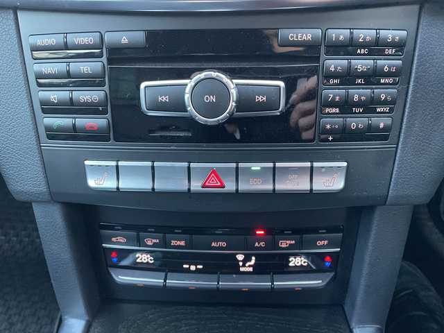 メルセデス・ベンツ Ｅ３５０ ブルーテック アバンギャルド 神奈川県 2014(平26)年 11.4万km ポーラホワイト メーカー純正ナビーション/（CD/DVDS/BT/ネット接続）/フルセグテレビ/360℃カメラ/バックカメラ/レーンキープアシスト/クルーズコントロール/メディアインターフェース/パワーシート/全席シートヒーター/パドルシフト/レザーシート/レーダー探知機/LEDヘッドライト/オートライト/プッシュスタート/スマートキー/保証書/取扱説明書