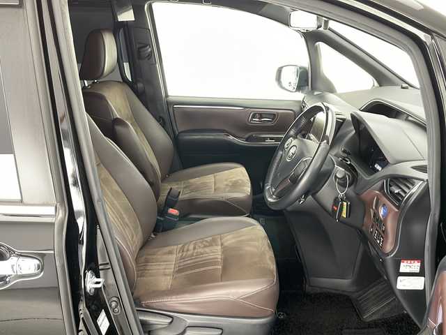 トヨタ エスクァイア ハイブリッド Gi プレミアムパッケージ 熊本県 2020(令2)年 6.6万km ブラック 社外９型ナビ/・AM/FM/CD/DVD/TV/BT/・フルセグTV/トヨタセーフティーセンス/・プリクラッシュセーフティー/・レーンディパーチャーアラート/・オートマチックハイビーム/バックカメラ/両側パワースライドドア/LEDヘッドライト/アイドリングストップ/純正フロアマット/ドライブレコーダー/社外フリップダウンモニター/純正エンジンスターター/ハーフレザーシート/・前席シートヒーター/ステアリングヒーター/コンビステアリング/電動格納ミラー/・ウィンカーミラー