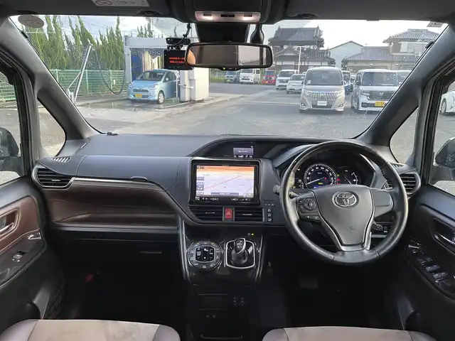 トヨタ エスクァイア ハイブリッド Gi プレミアムパッケージ 熊本県 2020(令2)年 6.6万km ブラック 社外９型ナビ/・AM/FM/CD/DVD/TV/BT/・フルセグTV/トヨタセーフティーセンス/・プリクラッシュセーフティー/・レーンディパーチャーアラート/・オートマチックハイビーム/バックカメラ/両側パワースライドドア/LEDヘッドライト/アイドリングストップ/純正フロアマット/ドライブレコーダー/社外フリップダウンモニター/純正エンジンスターター/ハーフレザーシート/・前席シートヒーター/ステアリングヒーター/コンビステアリング/電動格納ミラー/・ウィンカーミラー
