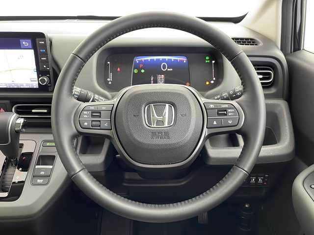 ホンダ フリード クロスター 愛知県 2025(令7)年 0.1万km未満 クリスタルブラックパール 登録済未使用車/9インチ純正ナビ/・フルセグテレビ/・Bluetooth/バックカメラ/両側パワースライドドア/衝突軽減ブレーキ/レーンアシスト/アダプティブクルーズコントロール/ブラインドスポットインフォメーション/先行車発進お知らせ機能/標識認識/横滑り防止/革巻きステアリング/ステアリングスイッチ/シートヒーター/オートブレーキホールド/プッシュスタート