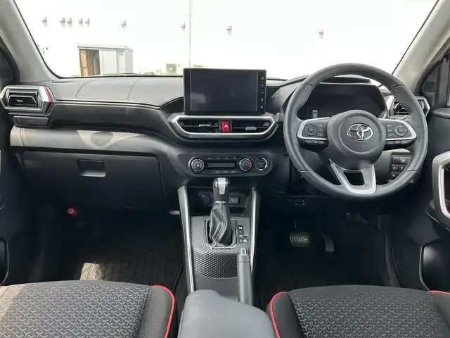 トヨタ ライズ Z 熊本県 2020(令2)年 2.6万km ブラックマイカメタリック 純正ディスプレイオーディオ/・AM/FM/BT/・アップルカープレイ/・フルセグTV/全周囲カメラ/スマートアシスト/・クリアランスソナー/・ブラインドスポットモニター/・リヤクロストラフィックアラート/・レーンキープコントロール/・オートハイビーム/・前後コーナーセンサー/・先行車発進お知らせ機能/前後ドライブレコーダー/D/N席シートヒーター/オートライト/・フォグランプ/・LEDヘッドライト/純正ドアバイザー/革巻きステアリング/・ステアリングリモコン/電動格納ミラー/・ウィンカーミラー/PWRボタン/純正アルミホイール/純正フロアマット/スマートキー