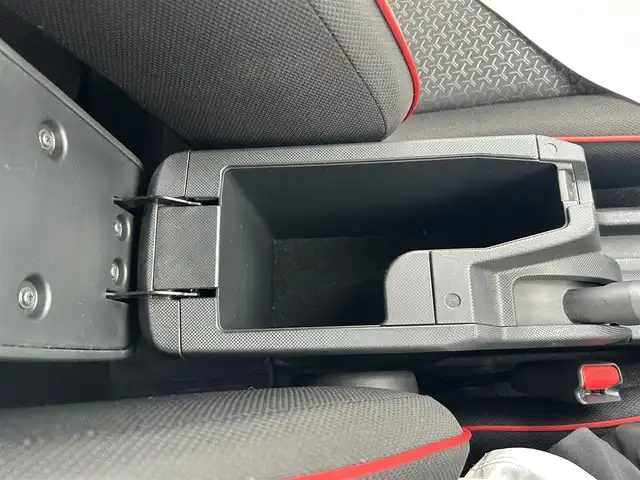 トヨタ ライズ Z 熊本県 2020(令2)年 2.6万km ブラックマイカメタリック 純正ディスプレイオーディオ/・AM/FM/BT/・アップルカープレイ/・フルセグTV/全周囲カメラ/スマートアシスト/・クリアランスソナー/・ブラインドスポットモニター/・リヤクロストラフィックアラート/・レーンキープコントロール/・オートハイビーム/・前後コーナーセンサー/・先行車発進お知らせ機能/前後ドライブレコーダー/D/N席シートヒーター/オートライト/・フォグランプ/・LEDヘッドライト/純正ドアバイザー/革巻きステアリング/・ステアリングリモコン/電動格納ミラー/・ウィンカーミラー/PWRボタン/純正アルミホイール/純正フロアマット/スマートキー