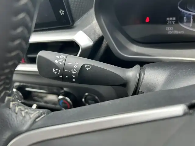トヨタ ライズ Z 熊本県 2020(令2)年 2.6万km ブラックマイカメタリック 純正ディスプレイオーディオ/・AM/FM/BT/・アップルカープレイ/・フルセグTV/全周囲カメラ/スマートアシスト/・クリアランスソナー/・ブラインドスポットモニター/・リヤクロストラフィックアラート/・レーンキープコントロール/・オートハイビーム/・前後コーナーセンサー/・先行車発進お知らせ機能/前後ドライブレコーダー/D/N席シートヒーター/オートライト/・フォグランプ/・LEDヘッドライト/純正ドアバイザー/革巻きステアリング/・ステアリングリモコン/電動格納ミラー/・ウィンカーミラー/PWRボタン/純正アルミホイール/純正フロアマット/スマートキー