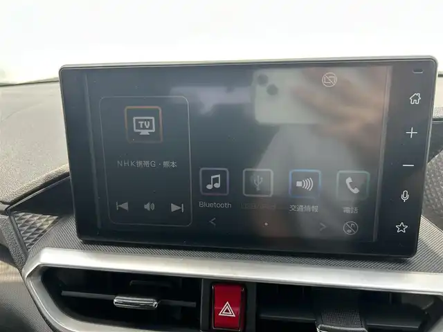 トヨタ ライズ Z 熊本県 2020(令2)年 2.6万km ブラックマイカメタリック 純正ディスプレイオーディオ/・AM/FM/BT/・アップルカープレイ/・フルセグTV/全周囲カメラ/スマートアシスト/・クリアランスソナー/・ブラインドスポットモニター/・リヤクロストラフィックアラート/・レーンキープコントロール/・オートハイビーム/・前後コーナーセンサー/・先行車発進お知らせ機能/前後ドライブレコーダー/D/N席シートヒーター/オートライト/・フォグランプ/・LEDヘッドライト/純正ドアバイザー/革巻きステアリング/・ステアリングリモコン/電動格納ミラー/・ウィンカーミラー/PWRボタン/純正アルミホイール/純正フロアマット/スマートキー