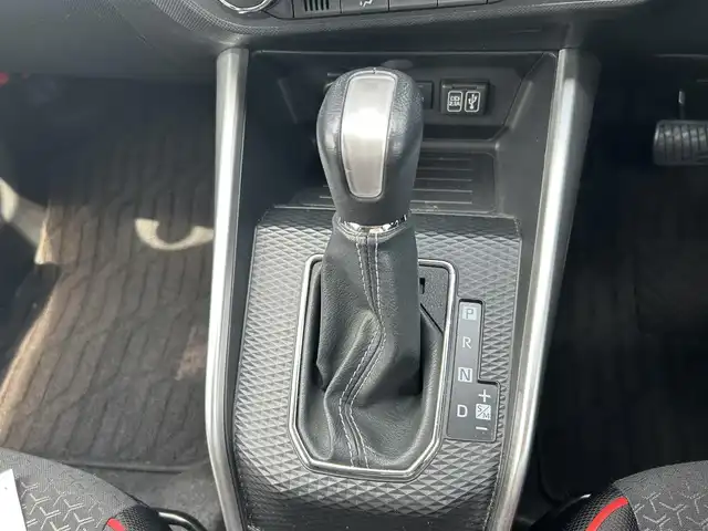 トヨタ ライズ Z 熊本県 2020(令2)年 2.6万km ブラックマイカメタリック 純正ディスプレイオーディオ/・AM/FM/BT/・アップルカープレイ/・フルセグTV/全周囲カメラ/スマートアシスト/・クリアランスソナー/・ブラインドスポットモニター/・リヤクロストラフィックアラート/・レーンキープコントロール/・オートハイビーム/・前後コーナーセンサー/・先行車発進お知らせ機能/前後ドライブレコーダー/D/N席シートヒーター/オートライト/・フォグランプ/・LEDヘッドライト/純正ドアバイザー/革巻きステアリング/・ステアリングリモコン/電動格納ミラー/・ウィンカーミラー/PWRボタン/純正アルミホイール/純正フロアマット/スマートキー