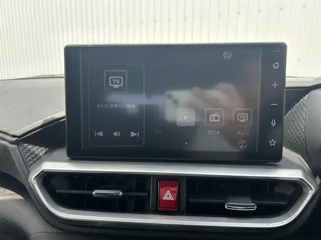 トヨタ ライズ Z 熊本県 2020(令2)年 2.6万km ブラックマイカメタリック 純正ディスプレイオーディオ/・AM/FM/BT/・アップルカープレイ/・フルセグTV/全周囲カメラ/スマートアシスト/・クリアランスソナー/・ブラインドスポットモニター/・リヤクロストラフィックアラート/・レーンキープコントロール/・オートハイビーム/・前後コーナーセンサー/・先行車発進お知らせ機能/前後ドライブレコーダー/D/N席シートヒーター/オートライト/・フォグランプ/・LEDヘッドライト/純正ドアバイザー/革巻きステアリング/・ステアリングリモコン/電動格納ミラー/・ウィンカーミラー/PWRボタン/純正アルミホイール/純正フロアマット/スマートキー