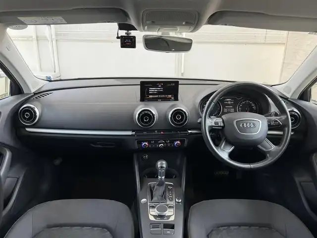 アウディ Ａ３ スポーツバック 1．4 TFSI 愛知県 2016(平28)年 5.5万km ダコタグレーメタリック /禁煙//正規ディーラー車//純正メモリナビ//CD/DVD/BT/AM/FM/フルセグ//ドライブレコーダー//革巻きステアリング//ステアリングスイッチ//パドルシフト//ETC//電動パーキング//オートライト//フロント/リアフォグランプ//ACC//パーキングエイド//audiプレセンス//横滑り防止//プッシュスタート//照明付きバニティミラー//ISOFIX//トノカバー//スマートキー//ディーラー記録簿H29-R6//保証書/取扱説明書/スペアキー