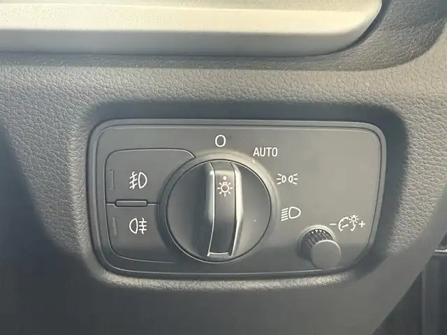 アウディ Ａ３ スポーツバック 1．4 TFSI 愛知県 2016(平28)年 5.5万km ダコタグレーメタリック /禁煙//正規ディーラー車//純正メモリナビ//CD/DVD/BT/AM/FM/フルセグ//ドライブレコーダー//革巻きステアリング//ステアリングスイッチ//パドルシフト//ETC//電動パーキング//オートライト//フロント/リアフォグランプ//ACC//パーキングエイド//audiプレセンス//横滑り防止//プッシュスタート//照明付きバニティミラー//ISOFIX//トノカバー//スマートキー//ディーラー記録簿H29-R6//保証書/取扱説明書/スペアキー