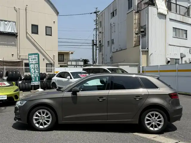 アウディ Ａ３ スポーツバック 1．4 TFSI 愛知県 2016(平28)年 5.5万km ダコタグレーメタリック /禁煙//正規ディーラー車//純正メモリナビ//CD/DVD/BT/AM/FM/フルセグ//ドライブレコーダー//革巻きステアリング//ステアリングスイッチ//パドルシフト//ETC//電動パーキング//オートライト//フロント/リアフォグランプ//ACC//パーキングエイド//audiプレセンス//横滑り防止//プッシュスタート//照明付きバニティミラー//ISOFIX//トノカバー//スマートキー//ディーラー記録簿H29-R6//保証書/取扱説明書/スペアキー