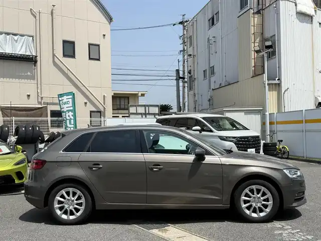 アウディ Ａ３ スポーツバック 1．4 TFSI 愛知県 2016(平28)年 5.5万km ダコタグレーメタリック /禁煙//正規ディーラー車//純正メモリナビ//CD/DVD/BT/AM/FM/フルセグ//ドライブレコーダー//革巻きステアリング//ステアリングスイッチ//パドルシフト//ETC//電動パーキング//オートライト//フロント/リアフォグランプ//ACC//パーキングエイド//audiプレセンス//横滑り防止//プッシュスタート//照明付きバニティミラー//ISOFIX//トノカバー//スマートキー//ディーラー記録簿H29-R6//保証書/取扱説明書/スペアキー