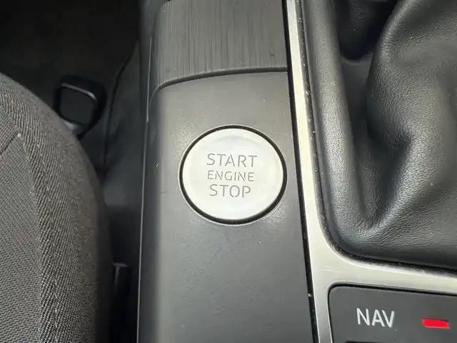 アウディ Ａ３ スポーツバック 1．4 TFSI 愛知県 2016(平28)年 5.5万km ダコタグレーメタリック /禁煙//正規ディーラー車//純正メモリナビ//CD/DVD/BT/AM/FM/フルセグ//ドライブレコーダー//革巻きステアリング//ステアリングスイッチ//パドルシフト//ETC//電動パーキング//オートライト//フロント/リアフォグランプ//ACC//パーキングエイド//audiプレセンス//横滑り防止//プッシュスタート//照明付きバニティミラー//ISOFIX//トノカバー//スマートキー//ディーラー記録簿H29-R6//保証書/取扱説明書/スペアキー
