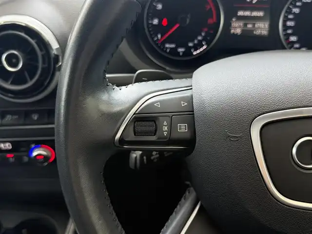 アウディ Ａ３ スポーツバック 1．4 TFSI 愛知県 2016(平28)年 5.5万km ダコタグレーメタリック /禁煙//正規ディーラー車//純正メモリナビ//CD/DVD/BT/AM/FM/フルセグ//ドライブレコーダー//革巻きステアリング//ステアリングスイッチ//パドルシフト//ETC//電動パーキング//オートライト//フロント/リアフォグランプ//ACC//パーキングエイド//audiプレセンス//横滑り防止//プッシュスタート//照明付きバニティミラー//ISOFIX//トノカバー//スマートキー//ディーラー記録簿H29-R6//保証書/取扱説明書/スペアキー