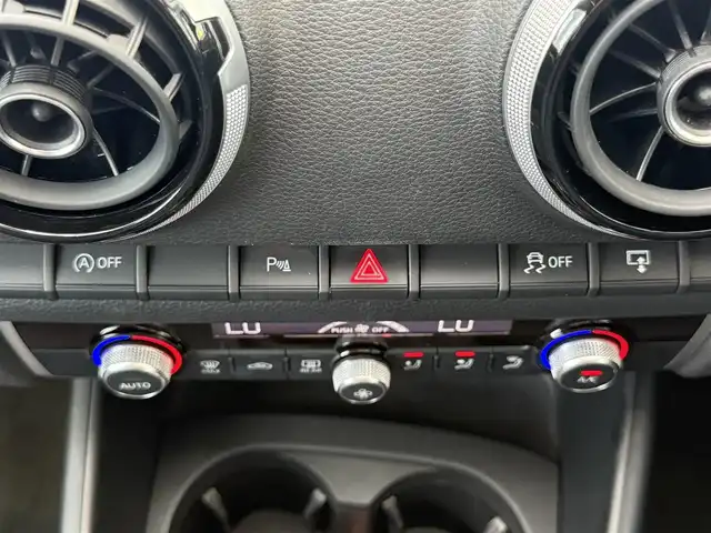 アウディ Ａ３ スポーツバック 1．4 TFSI 愛知県 2016(平28)年 5.5万km ダコタグレーメタリック /禁煙//正規ディーラー車//純正メモリナビ//CD/DVD/BT/AM/FM/フルセグ//ドライブレコーダー//革巻きステアリング//ステアリングスイッチ//パドルシフト//ETC//電動パーキング//オートライト//フロント/リアフォグランプ//ACC//パーキングエイド//audiプレセンス//横滑り防止//プッシュスタート//照明付きバニティミラー//ISOFIX//トノカバー//スマートキー//ディーラー記録簿H29-R6//保証書/取扱説明書/スペアキー