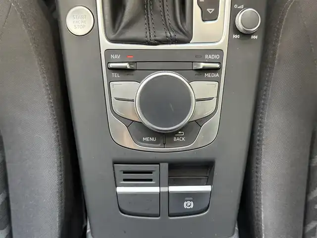 アウディ Ａ３ スポーツバック 1．4 TFSI 愛知県 2016(平28)年 5.5万km ダコタグレーメタリック /禁煙//正規ディーラー車//純正メモリナビ//CD/DVD/BT/AM/FM/フルセグ//ドライブレコーダー//革巻きステアリング//ステアリングスイッチ//パドルシフト//ETC//電動パーキング//オートライト//フロント/リアフォグランプ//ACC//パーキングエイド//audiプレセンス//横滑り防止//プッシュスタート//照明付きバニティミラー//ISOFIX//トノカバー//スマートキー//ディーラー記録簿H29-R6//保証書/取扱説明書/スペアキー