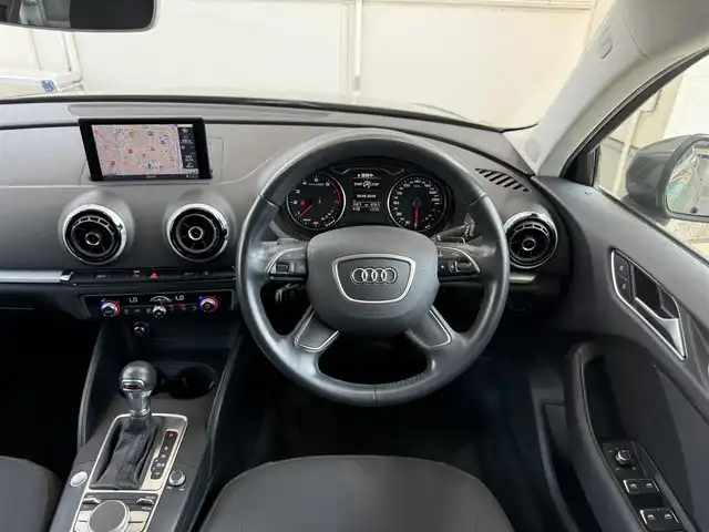 アウディ Ａ３ スポーツバック 1．4 TFSI 愛知県 2016(平28)年 5.5万km ダコタグレーメタリック /禁煙//正規ディーラー車//純正メモリナビ//CD/DVD/BT/AM/FM/フルセグ//ドライブレコーダー//革巻きステアリング//ステアリングスイッチ//パドルシフト//ETC//電動パーキング//オートライト//フロント/リアフォグランプ//ACC//パーキングエイド//audiプレセンス//横滑り防止//プッシュスタート//照明付きバニティミラー//ISOFIX//トノカバー//スマートキー//ディーラー記録簿H29-R6//保証書/取扱説明書/スペアキー
