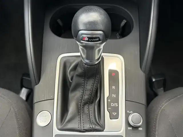 アウディ Ａ３ スポーツバック 1．4 TFSI 愛知県 2016(平28)年 5.5万km ダコタグレーメタリック /禁煙//正規ディーラー車//純正メモリナビ//CD/DVD/BT/AM/FM/フルセグ//ドライブレコーダー//革巻きステアリング//ステアリングスイッチ//パドルシフト//ETC//電動パーキング//オートライト//フロント/リアフォグランプ//ACC//パーキングエイド//audiプレセンス//横滑り防止//プッシュスタート//照明付きバニティミラー//ISOFIX//トノカバー//スマートキー//ディーラー記録簿H29-R6//保証書/取扱説明書/スペアキー