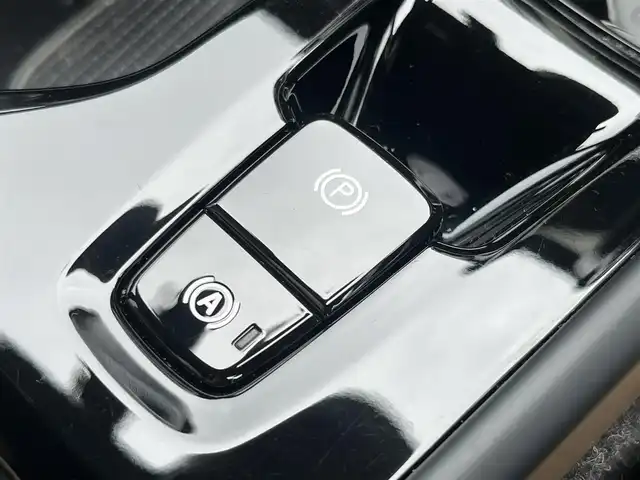 ボルボ ＸＣ４０ B4 AWD インスクリプション 静岡県 2020(令2)年 3万km クリスタルホワイトP ハーマンカードン　/キャメルレザー　/純正ナビ　/全方位カメラ　/ＣａｒＰｌａｙ　/フルセグＴＶ　/ＡＣＣ　/ＢＩＬＳ　/ＬＫＡ　/置くだけ充電　/純正ＬＥＤヘッドライト　/純正１９インチＡＷ　/前後ドラレコ　/ＥＴＣ