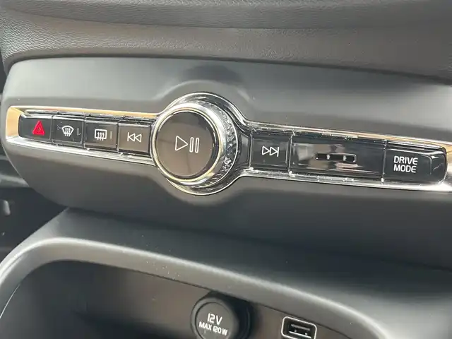 ボルボ ＸＣ４０ B4 AWD インスクリプション 静岡県 2020(令2)年 3万km クリスタルホワイトP ハーマンカードン　/キャメルレザー　/純正ナビ　/全方位カメラ　/ＣａｒＰｌａｙ　/フルセグＴＶ　/ＡＣＣ　/ＢＩＬＳ　/ＬＫＡ　/置くだけ充電　/純正ＬＥＤヘッドライト　/純正１９インチＡＷ　/前後ドラレコ　/ＥＴＣ