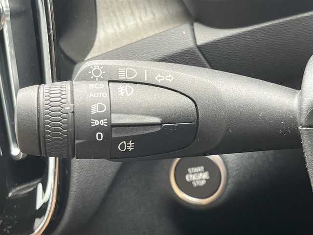 ボルボ ＸＣ４０ B4 AWD インスクリプション 静岡県 2020(令2)年 3万km クリスタルホワイトP ハーマンカードン　/キャメルレザー　/純正ナビ　/全方位カメラ　/ＣａｒＰｌａｙ　/フルセグＴＶ　/ＡＣＣ　/ＢＩＬＳ　/ＬＫＡ　/置くだけ充電　/純正ＬＥＤヘッドライト　/純正１９インチＡＷ　/前後ドラレコ　/ＥＴＣ