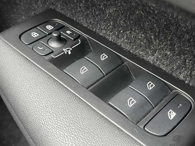 ボルボ ＸＣ４０ B4 AWD インスクリプション 静岡県 2020(令2)年 3万km クリスタルホワイトP ハーマンカードン　/キャメルレザー　/純正ナビ　/全方位カメラ　/ＣａｒＰｌａｙ　/フルセグＴＶ　/ＡＣＣ　/ＢＩＬＳ　/ＬＫＡ　/置くだけ充電　/純正ＬＥＤヘッドライト　/純正１９インチＡＷ　/前後ドラレコ　/ＥＴＣ