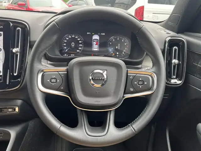 ボルボ ＸＣ４０ B4 AWD インスクリプション 静岡県 2020(令2)年 3万km クリスタルホワイトP ハーマンカードン　/キャメルレザー　/純正ナビ　/全方位カメラ　/ＣａｒＰｌａｙ　/フルセグＴＶ　/ＡＣＣ　/ＢＩＬＳ　/ＬＫＡ　/置くだけ充電　/純正ＬＥＤヘッドライト　/純正１９インチＡＷ　/前後ドラレコ　/ＥＴＣ