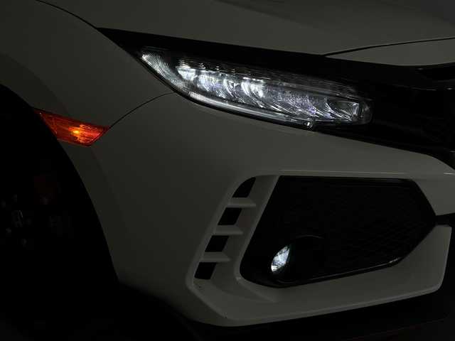 ホンダ シビック タイプR 群馬県 2018(平30)年 6.1万km チャンピオンシップホワイト 6速MT/純正Gathersナビ/・AM/FM/CD/DVD/SD/Bluetooth/フルセグTV/バックカメラ/TYPE R専用設計/・フロントグリル/・エアロダイナミクスカラードバンパー（フロント/リア）/・カーボン調フロントスポイラー/・ピアノブラック大型リアスポイラー/・カラードボルテックスジェネレーター/・カーボン調サイドシルガーニッシュ/・アダプティブダンパーシステム/・サスペンション（フロント：デュアルアクシスストラット リア：マルチリンク）/専用20インチアルミホイール/Honda TYPE Rシート（フロント）/クルーズコントロール/純正ビルトインETC/LEDヘッドランプ