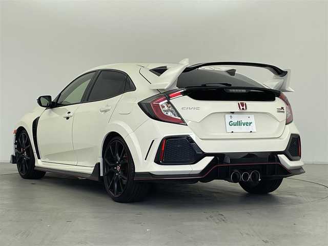 ホンダ シビック タイプR 群馬県 2018(平30)年 6.1万km チャンピオンシップホワイト 6速MT/純正Gathersナビ/・AM/FM/CD/DVD/SD/Bluetooth/フルセグTV/バックカメラ/TYPE R専用設計/・フロントグリル/・エアロダイナミクスカラードバンパー（フロント/リア）/・カーボン調フロントスポイラー/・ピアノブラック大型リアスポイラー/・カラードボルテックスジェネレーター/・カーボン調サイドシルガーニッシュ/・アダプティブダンパーシステム/・サスペンション（フロント：デュアルアクシスストラット リア：マルチリンク）/専用20インチアルミホイール/Honda TYPE Rシート（フロント）/クルーズコントロール/純正ビルトインETC/LEDヘッドランプ
