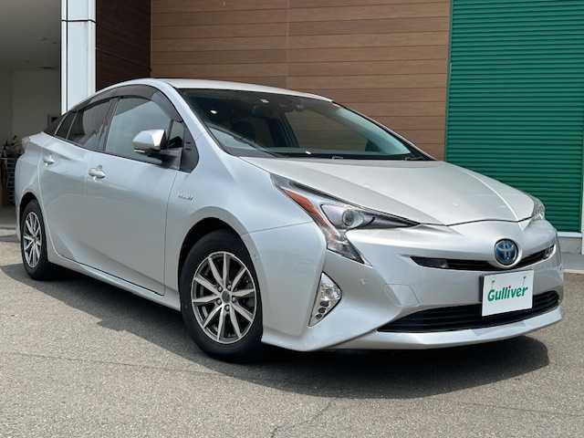 トヨタ プリウス A プレミアム 静岡県 2016(平28)年 8.8万km シルバーM 純正SDナビ/AM/FM/CD/BT/フルセグ/バックカメラ/純正フロアマット/オートライト/レザーシート/クルーズコントロール/ETC/運転席助手席シートヒーター/運転席パワーシート/ドライブレコーダー前