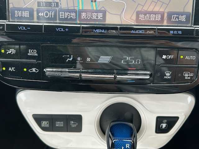 トヨタ プリウス A プレミアム 静岡県 2016(平28)年 8.8万km シルバーM 純正SDナビ/AM/FM/CD/BT/フルセグ/バックカメラ/純正フロアマット/オートライト/レザーシート/クルーズコントロール/ETC/運転席助手席シートヒーター/運転席パワーシート/ドライブレコーダー前