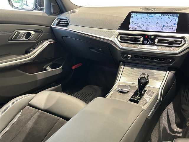 ＢＭＷ ３２０ｄ xDrive Mスポーツ 福岡県 2020(令2)年 6万km サファイアブラックP 純正ナビ　/３６０°カメラ　/ＡＣＣ　/ＢＳＭ　/レーンキープ　/ＣａｒＰｌａｙ　/ワイヤレス充電　/フットトランクオープン　/ハーフレザーシート　/シートヒーター　/コンフォートアクセス　/アンビエントライト　/前後ソナー
