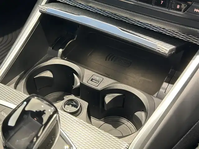 ＢＭＷ ３２０ｄ xDrive Mスポーツ 福岡県 2020(令2)年 6万km サファイアブラックP 純正ナビ　/３６０°カメラ　/ＡＣＣ　/ＢＳＭ　/レーンキープ　/ＣａｒＰｌａｙ　/ワイヤレス充電　/フットトランクオープン　/ハーフレザーシート　/シートヒーター　/コンフォートアクセス　/アンビエントライト　/前後ソナー