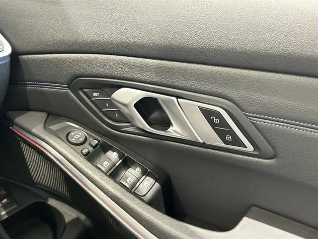 ＢＭＷ ３２０ｄ xDrive Mスポーツ 福岡県 2020(令2)年 6万km サファイアブラックP 純正ナビ　/３６０°カメラ　/ＡＣＣ　/ＢＳＭ　/レーンキープ　/ＣａｒＰｌａｙ　/ワイヤレス充電　/フットトランクオープン　/ハーフレザーシート　/シートヒーター　/コンフォートアクセス　/アンビエントライト　/前後ソナー