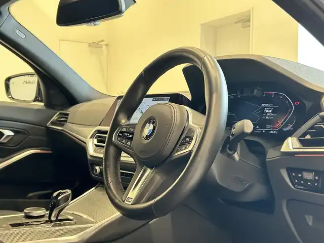 ＢＭＷ ３２０ｄ xDrive Mスポーツ 福岡県 2020(令2)年 6万km サファイアブラックP 純正ナビ　/３６０°カメラ　/ＡＣＣ　/ＢＳＭ　/レーンキープ　/ＣａｒＰｌａｙ　/ワイヤレス充電　/フットトランクオープン　/ハーフレザーシート　/シートヒーター　/コンフォートアクセス　/アンビエントライト　/前後ソナー