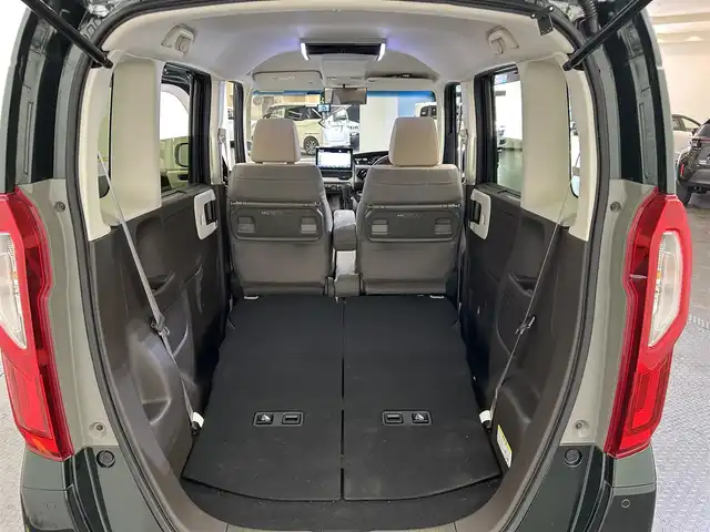 ホンダ Ｎ ＢＯＸ L 愛媛県 2023(令5)年 2.9万km ブリティッシュグリーンP ・９型ナビ/（フルセグＴＶ・ＢＴ・ＣＤ・ＤＶＤ・ＦＭ・ＡＭ・ＳＤ・ａｐｐｌｅ　ｃａｒｐｌａｙ・ａｎｄｒｏｉｄ　ａｕｔｏ・ＵＳＢ）/・バックカメラ　/・１１．６型後席モニター　/・ＥＴＣ　/・前後ドラレコ　/・レーダークルーズコントロール/・片側パワースライドドア/・衝突軽減ブレーキ/・レーンキープアシスト/・DN席シートヒーター/・スペアキー