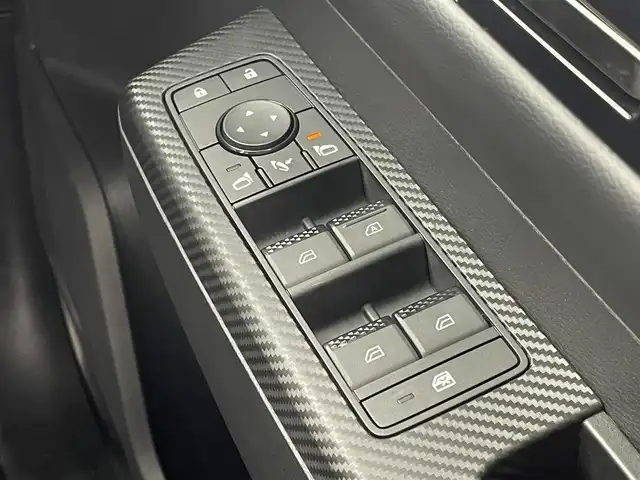 三菱 トライトン GSR 茨城県 2024(令6)年 0.1万km ダイヤモンドブラックマイカ 純正9型ナビ/全方位カメラ/衝突被害軽減ブレーキ/車線逸脱抑制装置/レーダークルーズコントロール/オートマチックハイビーム/クリアランスソナー/BSW/シートヒーター/ステアリングヒーター/純正18インチAW/LEDヘッドライト/スマートキー