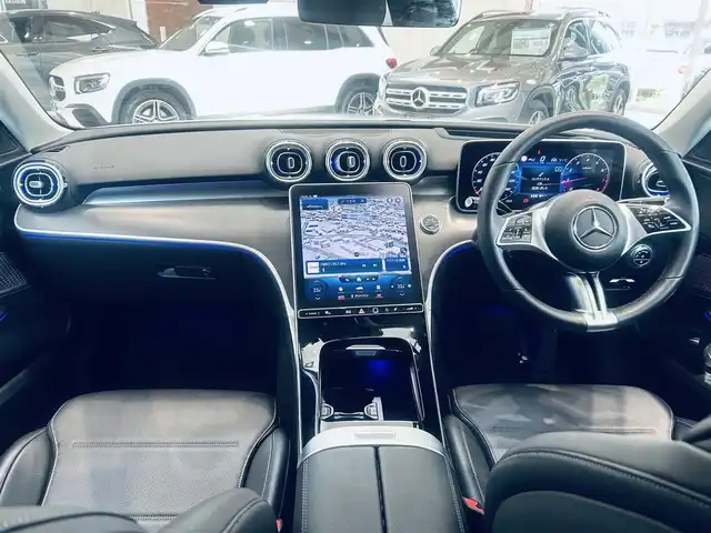 メルセデス・ベンツ Ｃ２００ アバンギャルド 大阪府 2022(令4)年 3万km ポーラホワイト レザーエクスクルーシブP/ベーシックP/レーダーセーフティP/HUD/黒革/メモリ付きパワーシート/シートヒーター/純正ナビ/TV/360度カメラ/ACC/ブラインドスポット/純正17インチAW/LEDヘッドライト/アンビエントライト/電動リアゲート