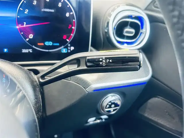メルセデス・ベンツ Ｃ２００ アバンギャルド 大阪府 2022(令4)年 3万km ポーラホワイト レザーエクスクルーシブP/ベーシックP/レーダーセーフティP/HUD/黒革/メモリ付きパワーシート/シートヒーター/純正ナビ/TV/360度カメラ/ACC/ブラインドスポット/純正17インチAW/LEDヘッドライト/アンビエントライト/電動リアゲート