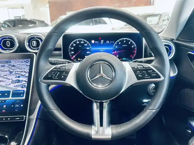 メルセデス・ベンツ Ｃ２００ アバンギャルド 大阪府 2022(令4)年 3万km ポーラホワイト レザーエクスクルーシブP/ベーシックP/レーダーセーフティP/HUD/黒革/メモリ付きパワーシート/シートヒーター/純正ナビ/TV/360度カメラ/ACC/ブラインドスポット/純正17インチAW/LEDヘッドライト/アンビエントライト/電動リアゲート