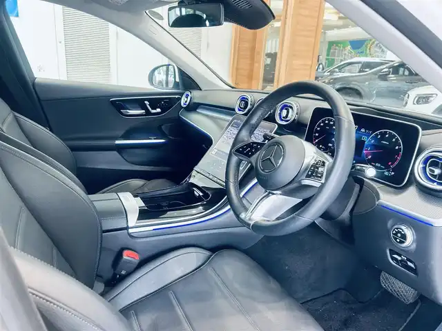 メルセデス・ベンツ Ｃ２００ アバンギャルド 大阪府 2022(令4)年 3万km ポーラホワイト レザーエクスクルーシブP/ベーシックP/レーダーセーフティP/HUD/黒革/メモリ付きパワーシート/シートヒーター/純正ナビ/TV/360度カメラ/ACC/ブラインドスポット/純正17インチAW/LEDヘッドライト/アンビエントライト/電動リアゲート