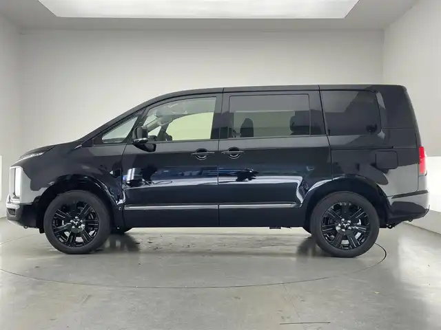 三菱 デリカＤ：５ ブラックエディション 愛知県 2025(令7)年 0.1千km アメジストブラック 登録済未使用車　アルパイン１１型ナビ　後席モニター取付ＰＫＧ　全方位カメラ　ｅ－Ａｓｓｉｓｔ　衝突軽減　追従クルコン　ＨＤＭＩ　ＵＳＢ　黒革　シートヒーター　両側パワスラ　電動リアゲート　ＢＳＭ　ハンドルヒーター　AC１００V電源　純正18インチアルミホイール　LEDオートライト　パドルシフト　パワーシート　禁煙/登録時走行距離18km/ブラックエディション　/4WD　e-Assist/オリジナルナビ取付パッケージ＋リアモニター取付パッケージ/D:5専用11型ナビゲーション