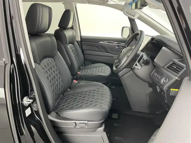 三菱 デリカＤ：５ ブラックエディション 愛知県 2025(令7)年 0.1千km アメジストブラック 登録済未使用車　アルパイン１１型ナビ　後席モニター取付ＰＫＧ　全方位カメラ　ｅ－Ａｓｓｉｓｔ　衝突軽減　追従クルコン　ＨＤＭＩ　ＵＳＢ　黒革　シートヒーター　両側パワスラ　電動リアゲート　ＢＳＭ　ハンドルヒーター　AC１００V電源　純正18インチアルミホイール　LEDオートライト　パドルシフト　パワーシート　禁煙/登録時走行距離18km/ブラックエディション　/4WD　e-Assist/オリジナルナビ取付パッケージ＋リアモニター取付パッケージ/D:5専用11型ナビゲーション