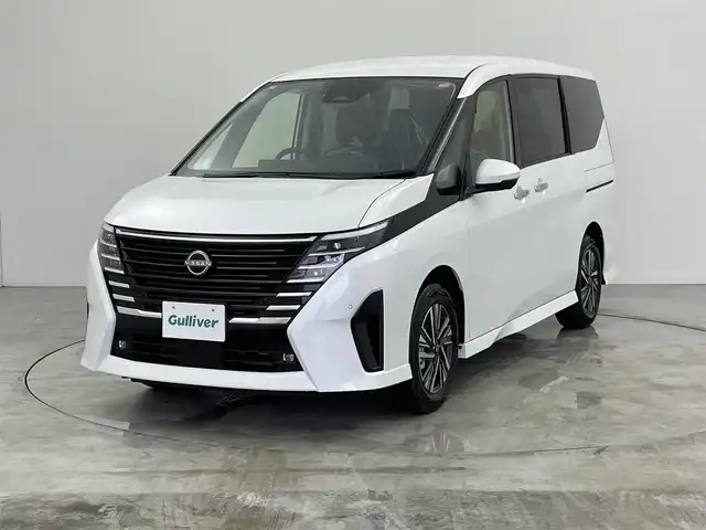 日産 セレナ e－パワー ハイウェイスター V 群馬県 2025(令7)年 0.1千km プリズムホワイト e-POWER　ハイウエイスターV　ヘッドランプ オートレベライザー+アダプティブLEDヘッドライトシステム+インテリジェント アラウンドビューモニター（移動物 検知機能付）+インテリジェント ルームミラー+アドバンスドドライブアシストディスプレイ（12.3インチカラーディスプレイ）+統合型インターフェースディスプレイ+ワイヤレス充電器+6スピーカー+NissanConnectナビゲーションシステム（地デジ内蔵）+車載通信ユニット（TCU［Telematics Control Unit］）+ETC2.0ユニット（ビルトインタイプ）+ドライブレコーダー（前後セット）+プロパイロット（ナビリンク機能付）+プロパイロット緊急停止支援システム（SOSコール機能付）+SOSコール（488/400円）登録済み未使用車　純正１２．３型ナビ　Apple car play 全方位カメラ　プロパイロット　アダクティブクルーズコントロール　レーンキープ　BSM　オートマチックハイビーム　コーナーセンサー
