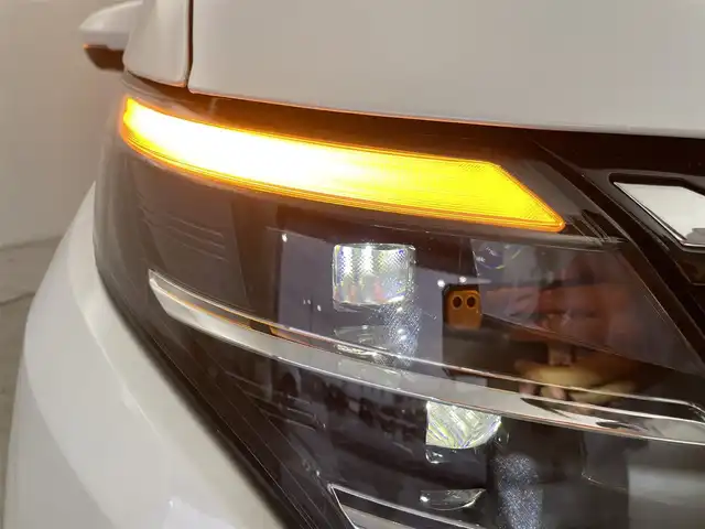 日産 セレナ e－パワー ハイウェイスター V 群馬県 2025(令7)年 0.1千km プリズムホワイト e-POWER　ハイウエイスターV　ヘッドランプ オートレベライザー+アダプティブLEDヘッドライトシステム+インテリジェント アラウンドビューモニター（移動物 検知機能付）+インテリジェント ルームミラー+アドバンスドドライブアシストディスプレイ（12.3インチカラーディスプレイ）+統合型インターフェースディスプレイ+ワイヤレス充電器+6スピーカー+NissanConnectナビゲーションシステム（地デジ内蔵）+車載通信ユニット（TCU［Telematics Control Unit］）+ETC2.0ユニット（ビルトインタイプ）+ドライブレコーダー（前後セット）+プロパイロット（ナビリンク機能付）+プロパイロット緊急停止支援システム（SOSコール機能付）+SOSコール（488/400円）登録済み未使用車　純正１２．３型ナビ　Apple car play 全方位カメラ　プロパイロット　アダクティブクルーズコントロール　レーンキープ　BSM　オートマチックハイビーム　コーナーセンサー